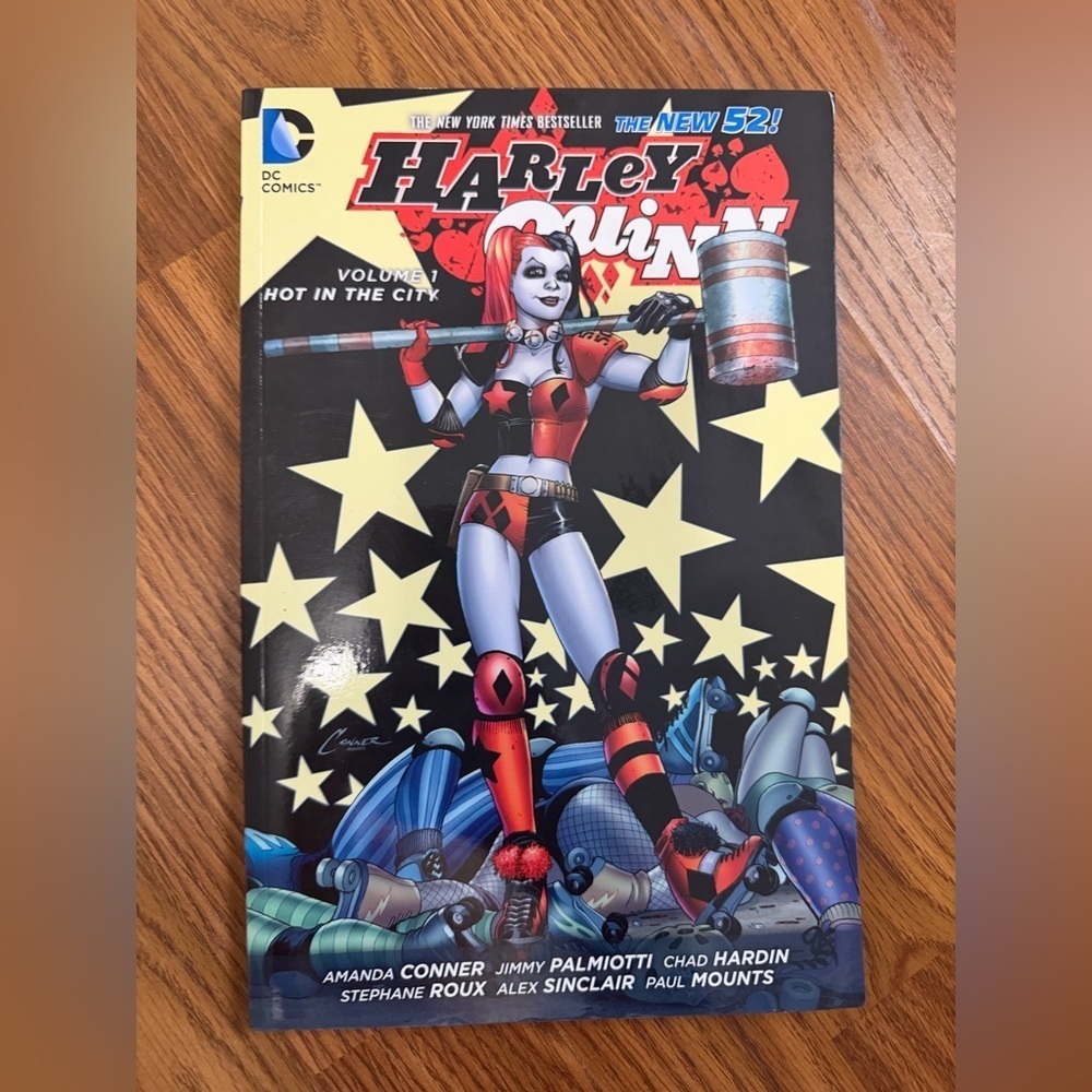 DC Comics Graphic Novel Harley Quinn Vol. 1: Hot in the City, hard cover